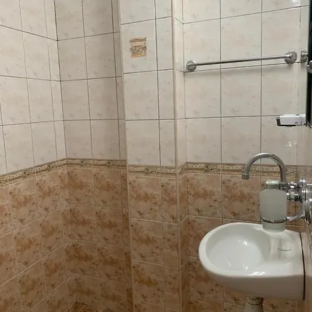 فندق Семеен Хотел Тара